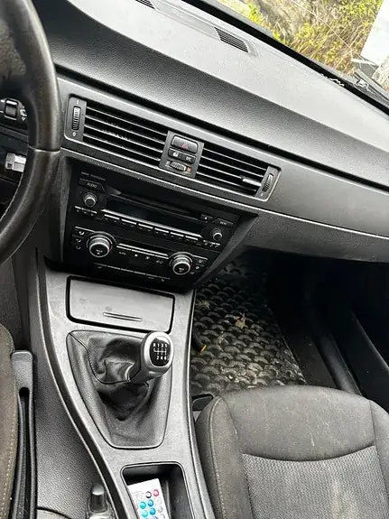 BMW 318D 2008 photo 2