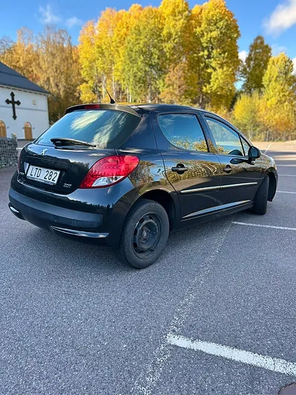Peugeot 207 2011 photo 5