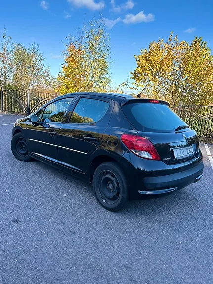 Peugeot 207 2011 photo 3