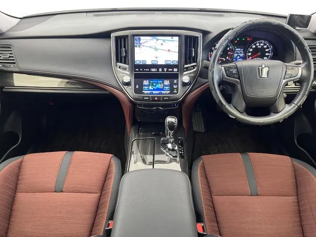 Toyota Crown Athlete S 2013 photo 2