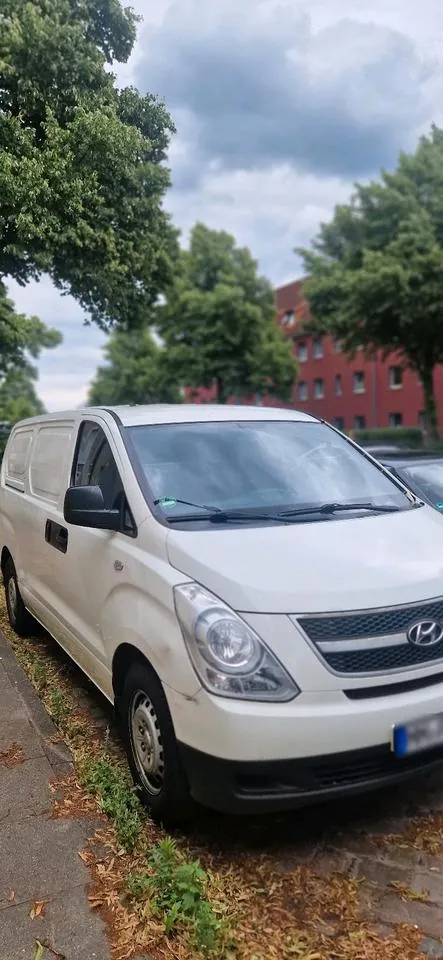 Hyundai H-1 Starex