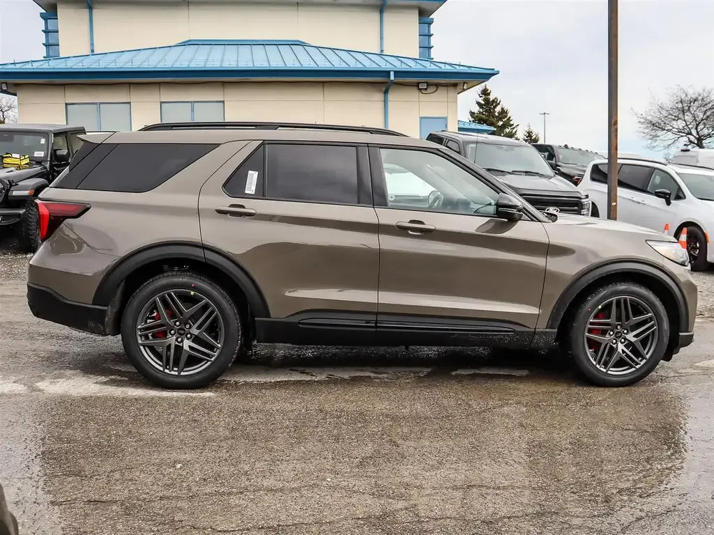 Ford Explorer 2026 photo 4