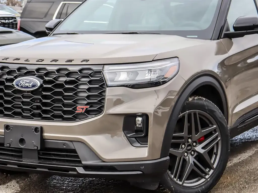 Ford Explorer 2026 photo 2