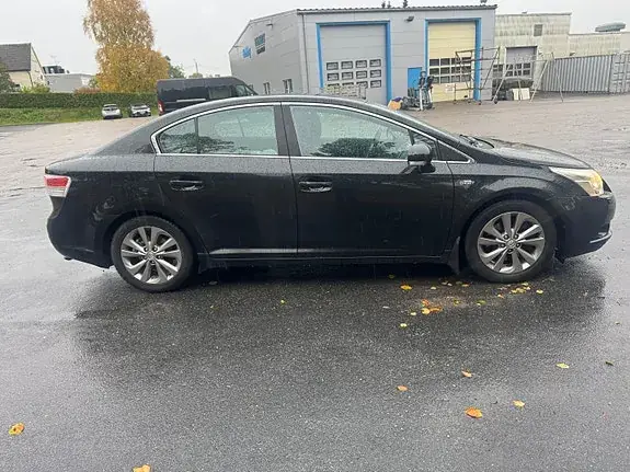 Toyota Avensis 2010 photo 5