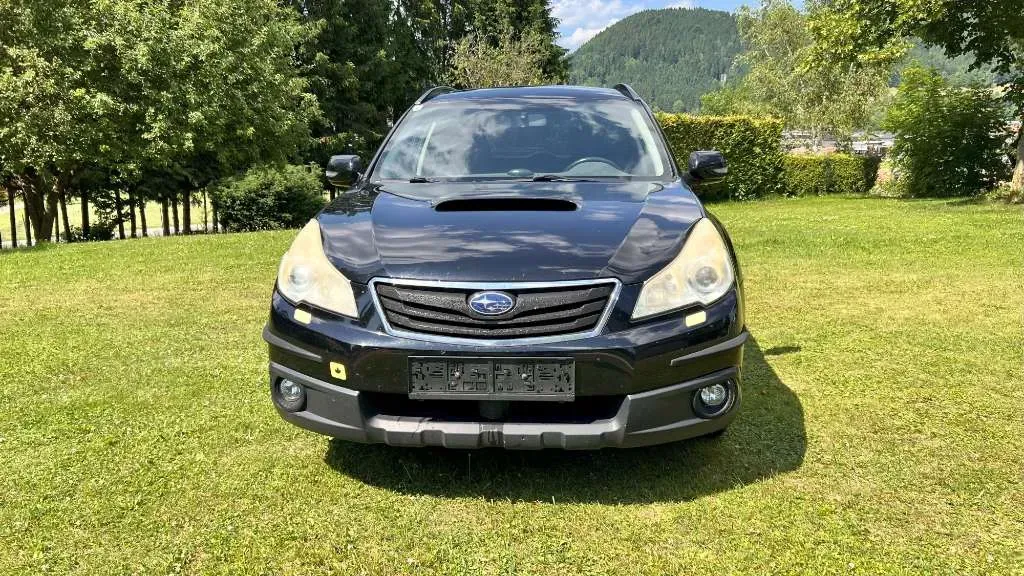 Subaru Outback 2010 photo 2