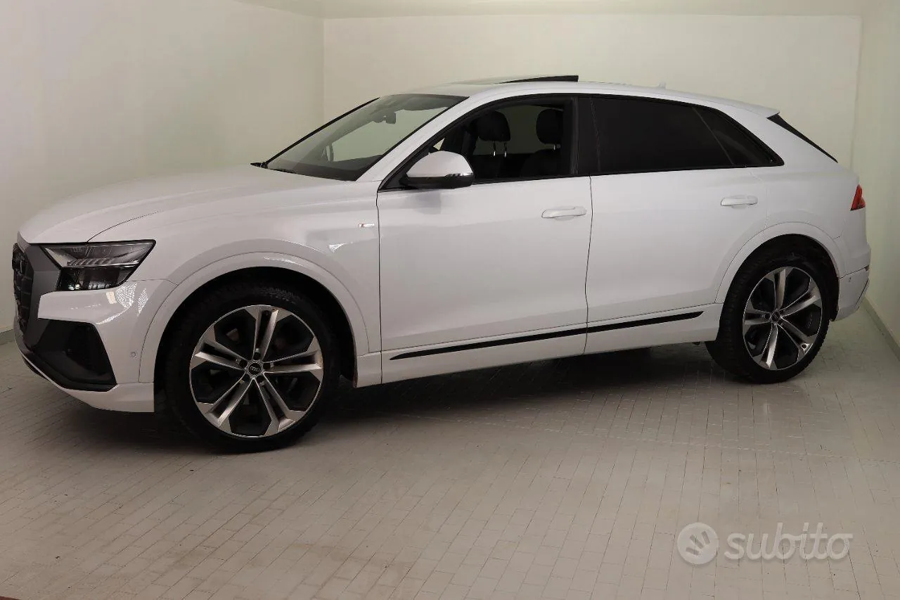 Audi Q8 2021 photo 2