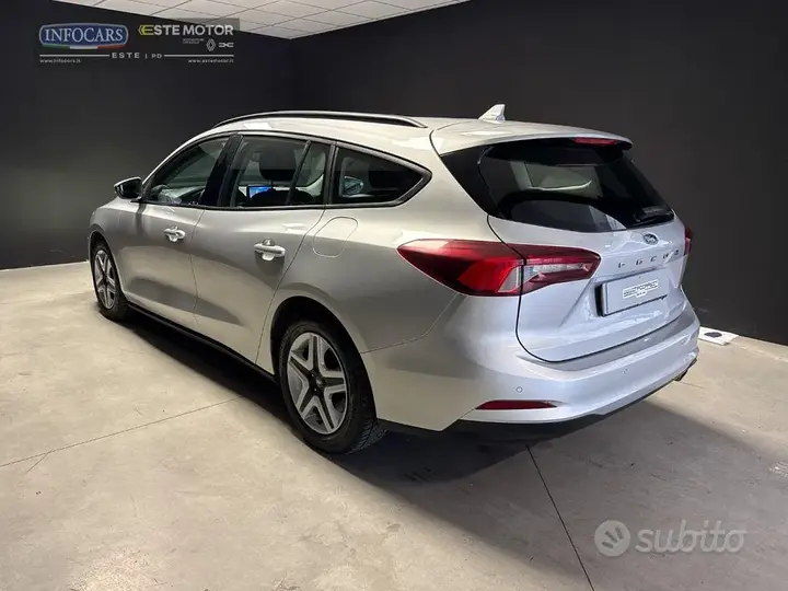 Ford Focus 2022 photo 2