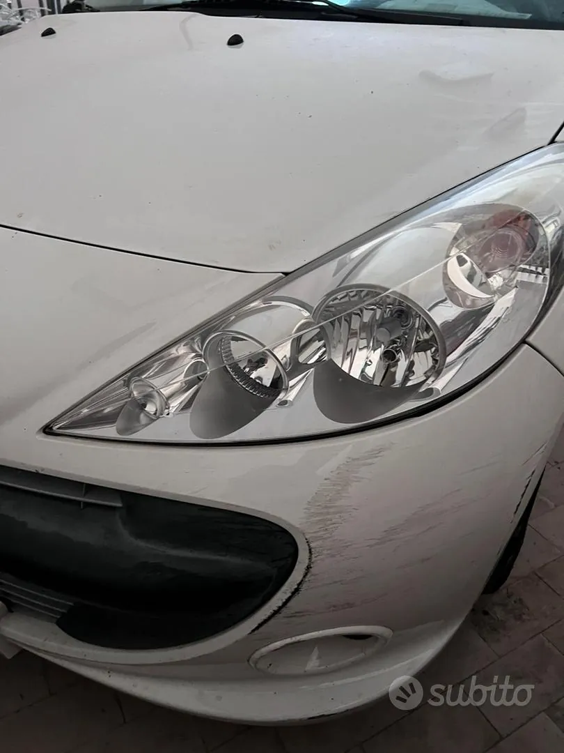 Peugeot 206 2012 photo 4