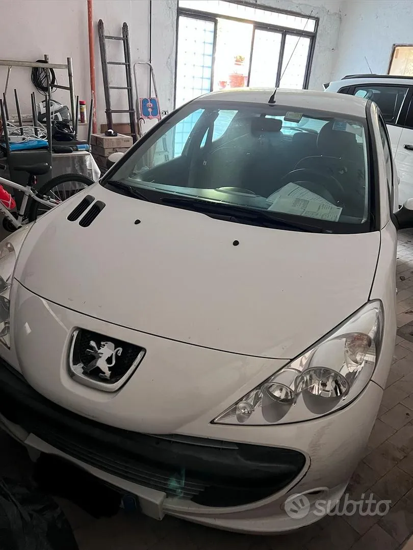 Peugeot 206 2012 photo 2
