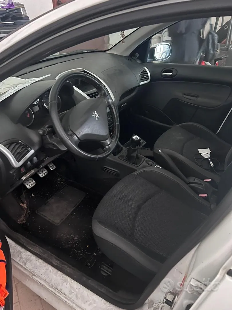 Peugeot 206 2012 photo 3