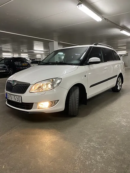 Skoda Fabia 2012 photo 2