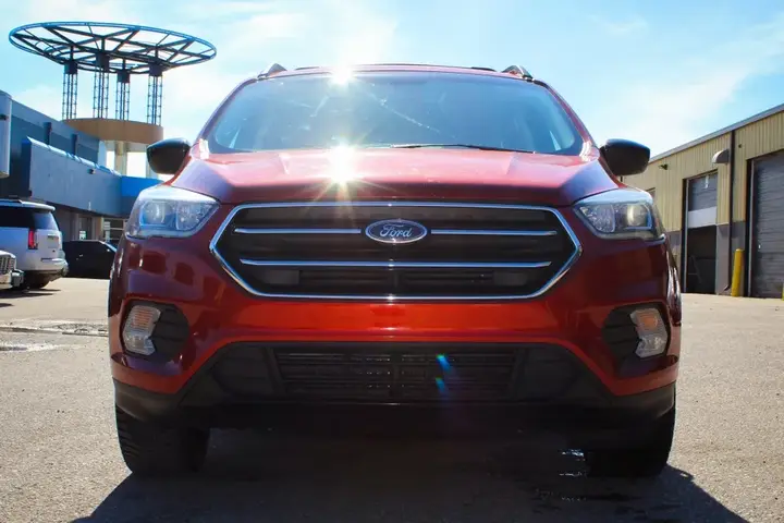 Ford Escape 2019 photo 2