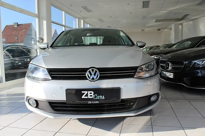 Volkswagen Jetta 2011 photo 2