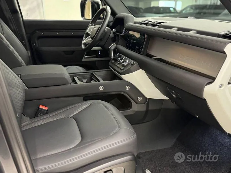 Land Rover Defender 2023 photo 3
