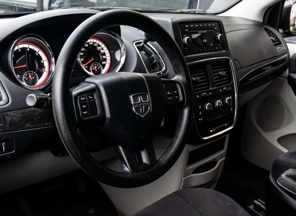 Dodge Grand Caravan 2014 photo 2
