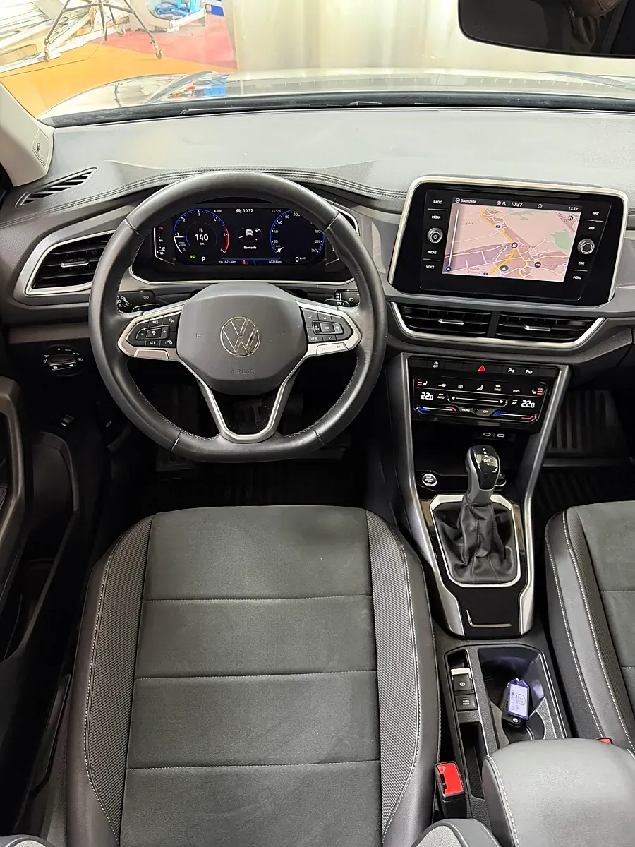 Volkswagen T-Roc 2023 photo 2