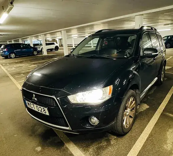 Mitsubishi Outlander 2012 photo 2