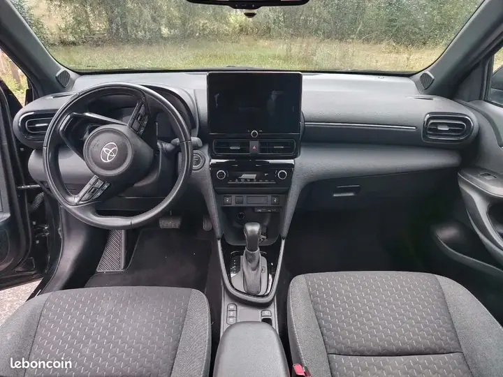 Toyota Yaris Cross 2024 photo 2