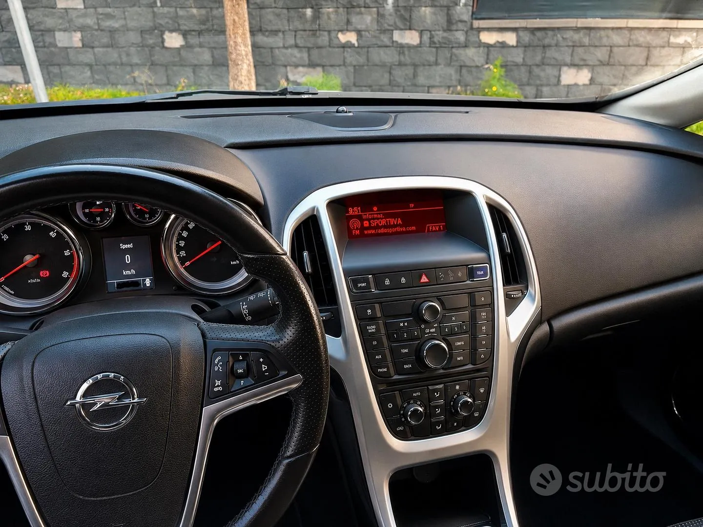 Opel Astra 2012 photo 4