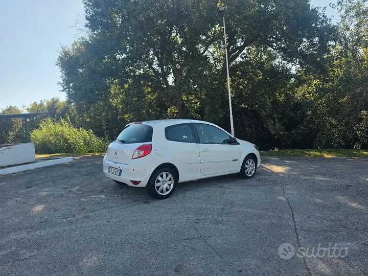Renault Clio 2012 photo 4
