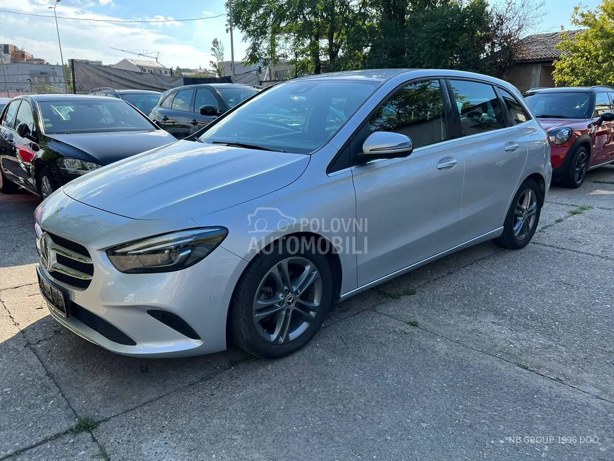 Mercedes-Benz B 180