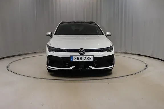 Volkswagen Golf I 2026 photo 2