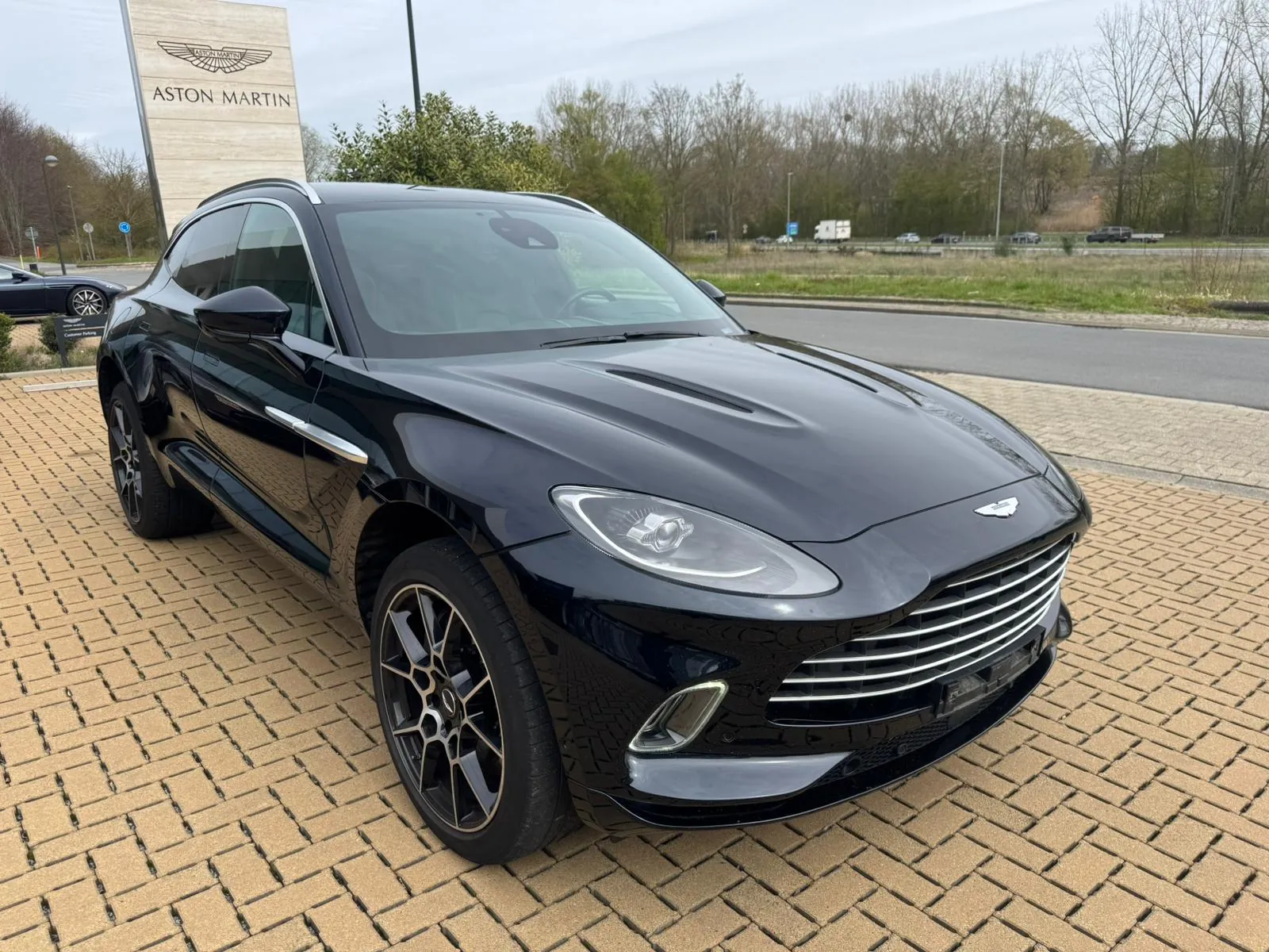 Aston Martin Dbx