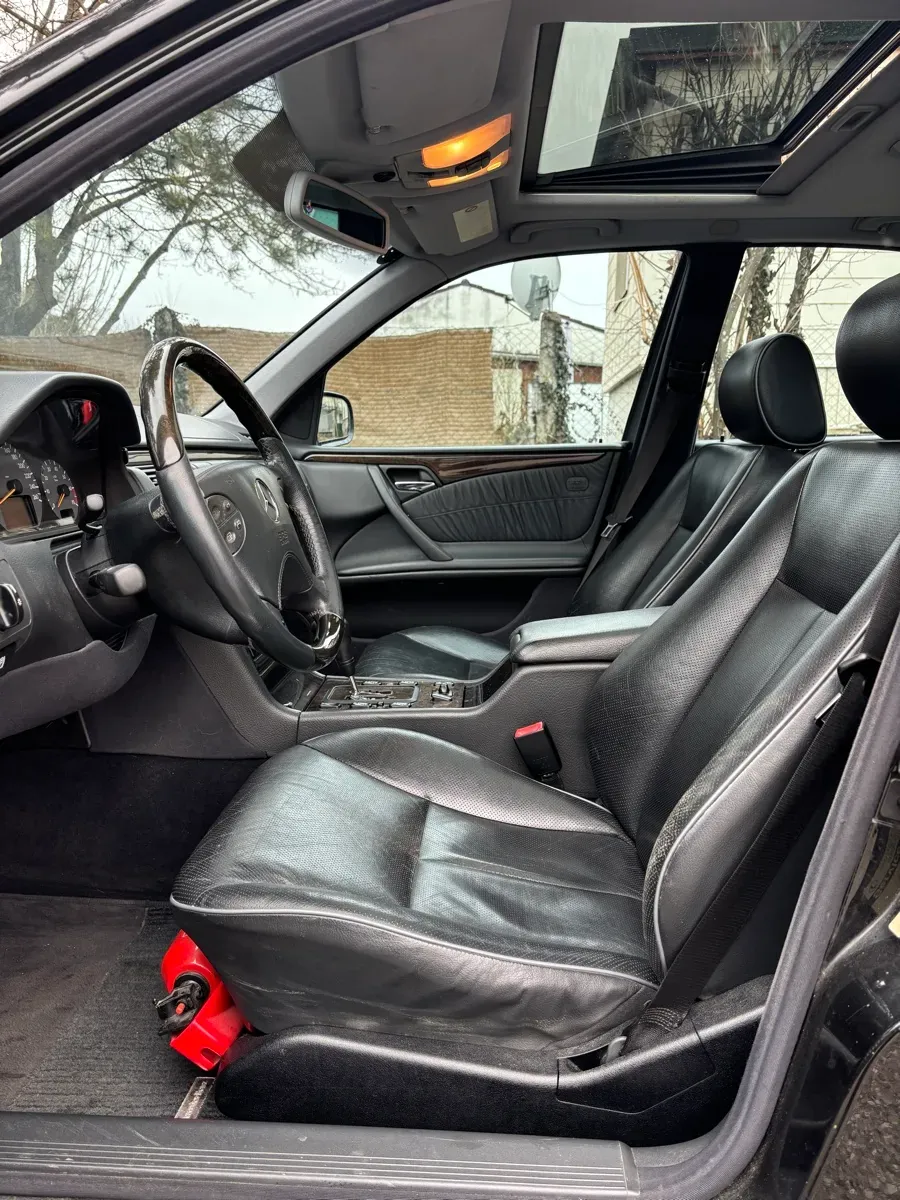Mercedes-Benz E-Class 2000 photo 2