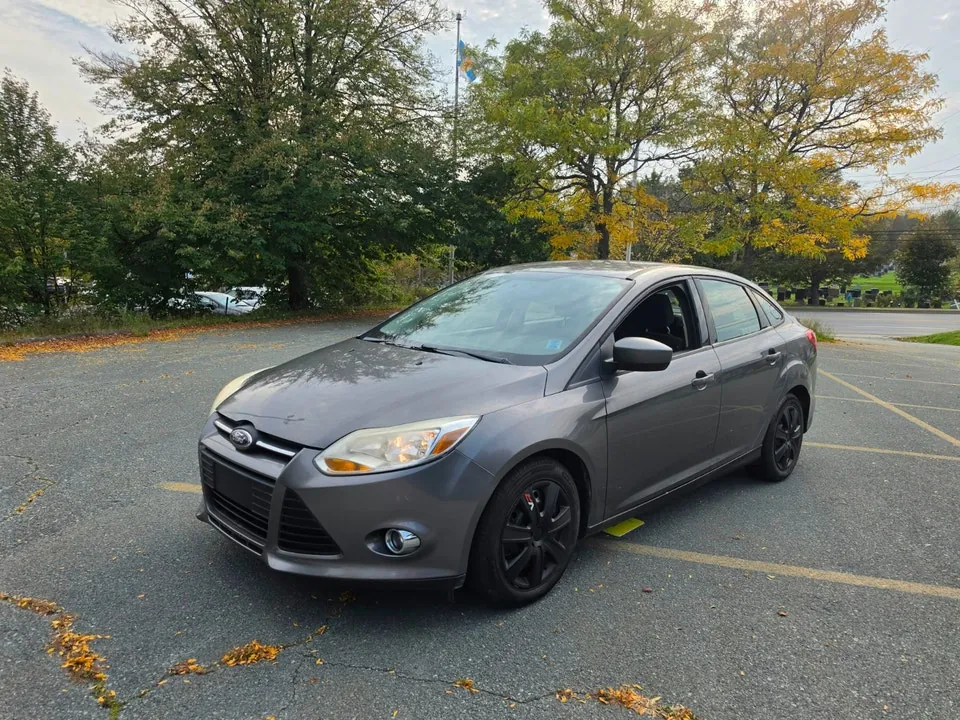 Ford Focus 2012 photo 2