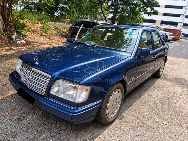 Mercedes-Benz 230E