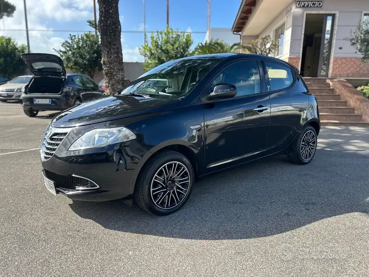Lancia Ypsilon