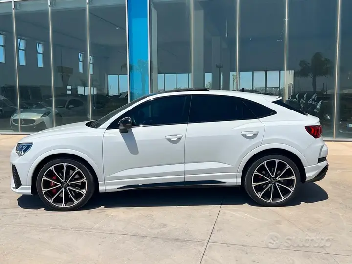 Audi Q3 2023 photo 2