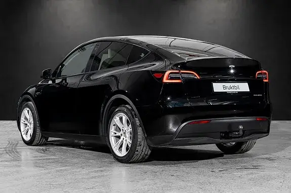 Tesla Model Y 2023 photo 2