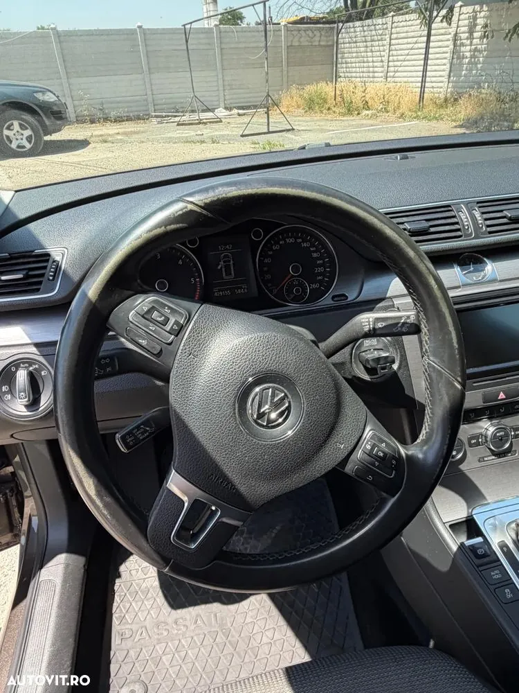 Volkswagen Passat 2014 photo 2