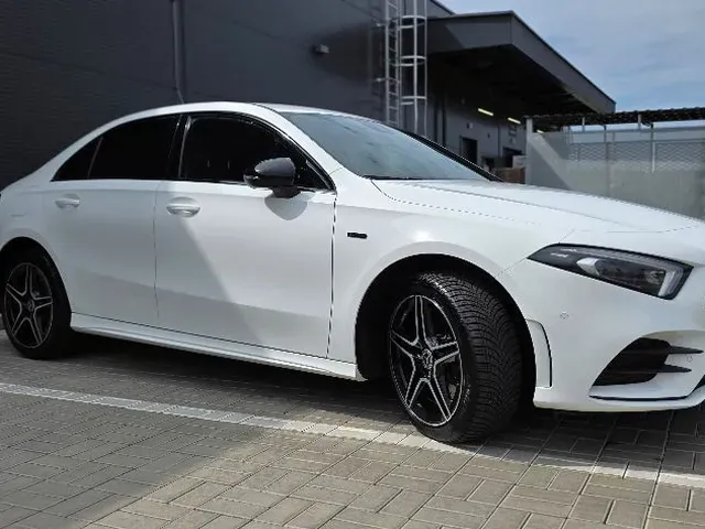 Mercedes-Benz A-Class 2021 photo 3