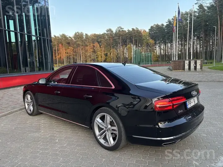Audi A8 2016 photo 5