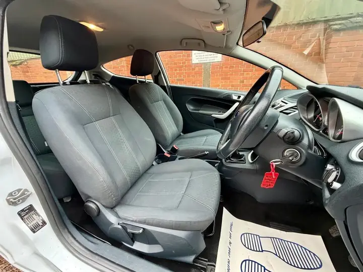 Ford Fiesta 2012 photo 5