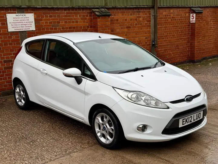 Ford Fiesta 2012 photo 2