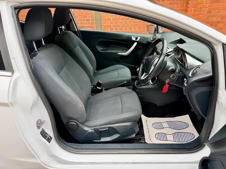 Ford Fiesta 2012 photo 3