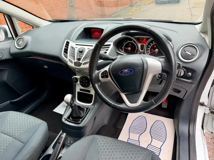Ford Fiesta 2012 photo 4