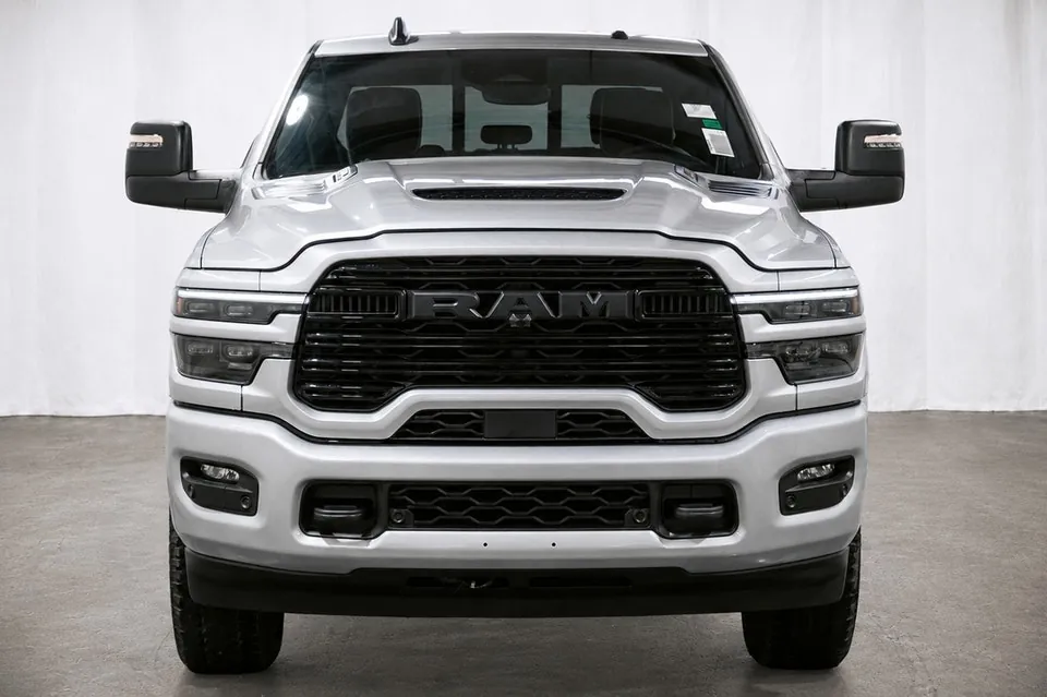 Ram 3500 Laramie 2026 photo 2