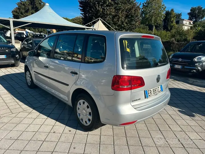 Volkswagen Touran 2013 photo 4