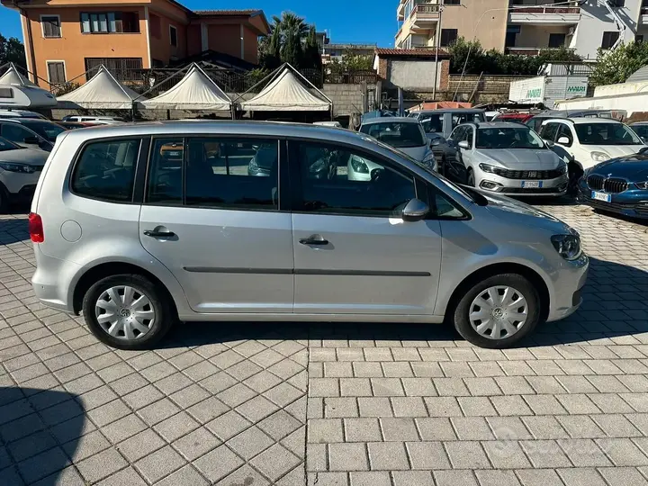 Volkswagen Touran 2013 photo 2