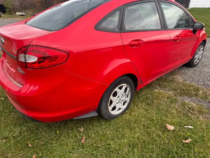 Ford Fiesta 2013 photo 4