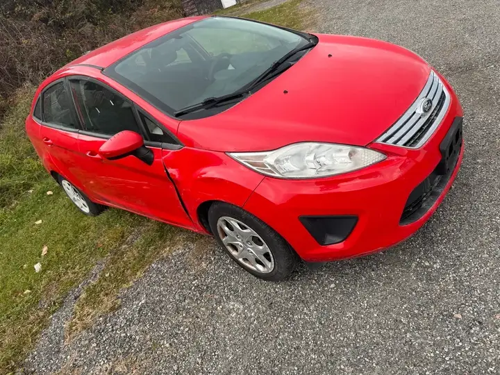 Ford Fiesta 2013 photo 3