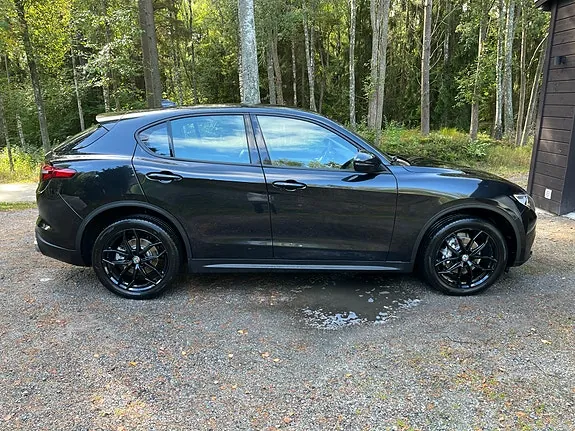 Alfa Romeo Stelvio 2017 photo 2