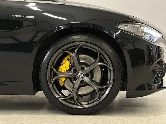 Alfa Romeo Giulia 2017 photo 2