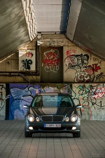 Mercedes-Benz W211