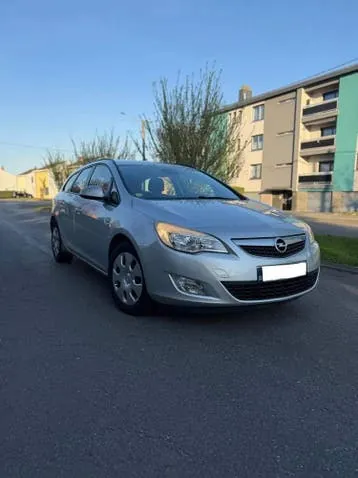 Opel Astra 2012 photo 3