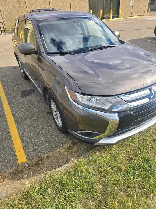 Mitsubishi Outlander 2018 photo 2